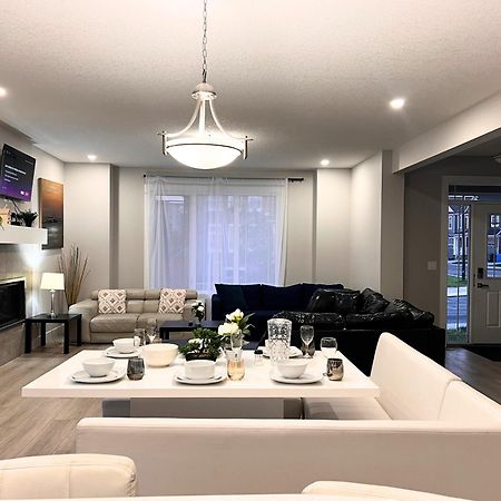 Flowealth Property Luxury Villa Near Lake Netflix Tv Wifi YYC Exterior foto