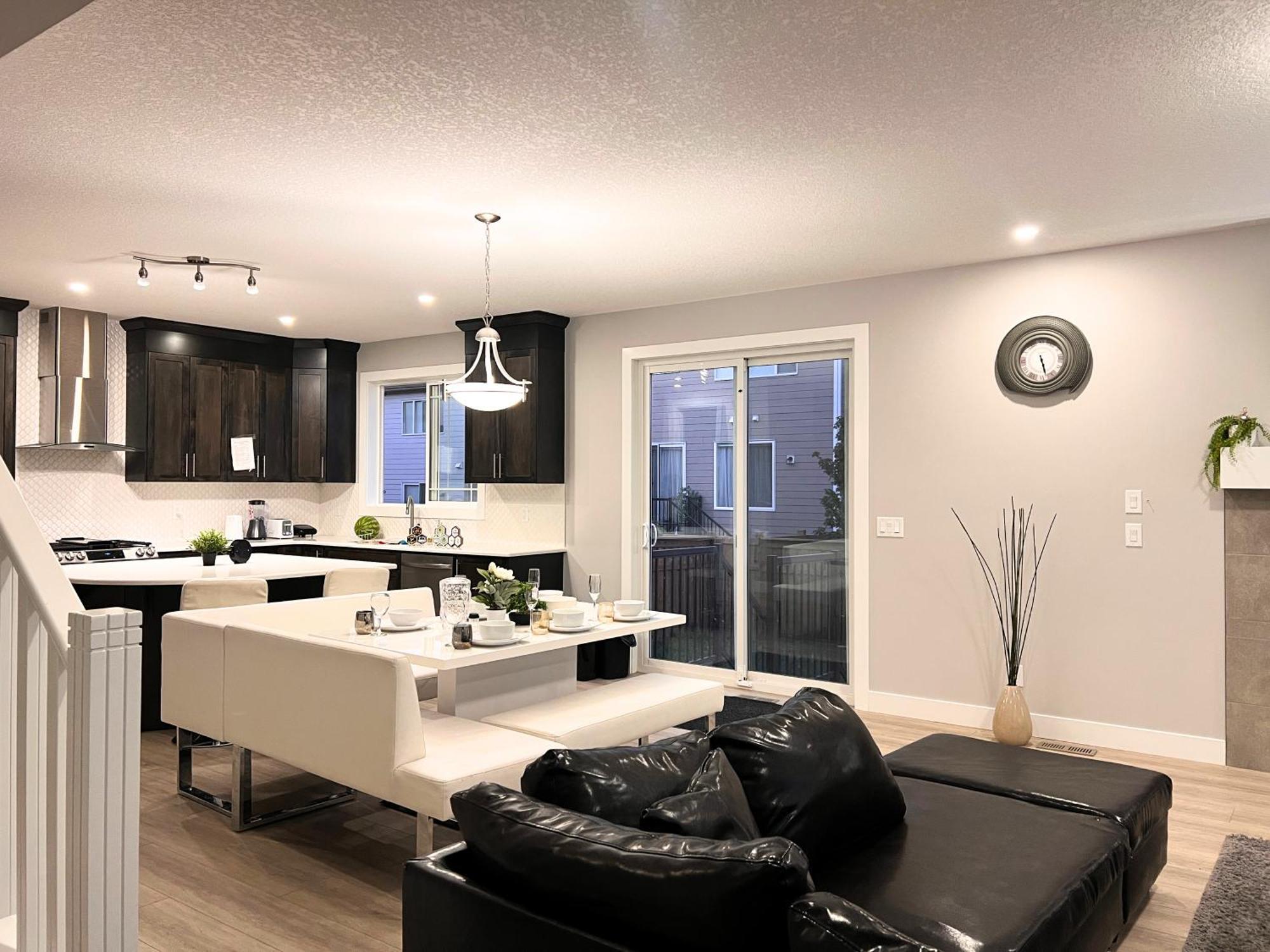 Flowealth Property Luxury Villa Near Lake Netflix Tv Wifi YYC Exterior foto