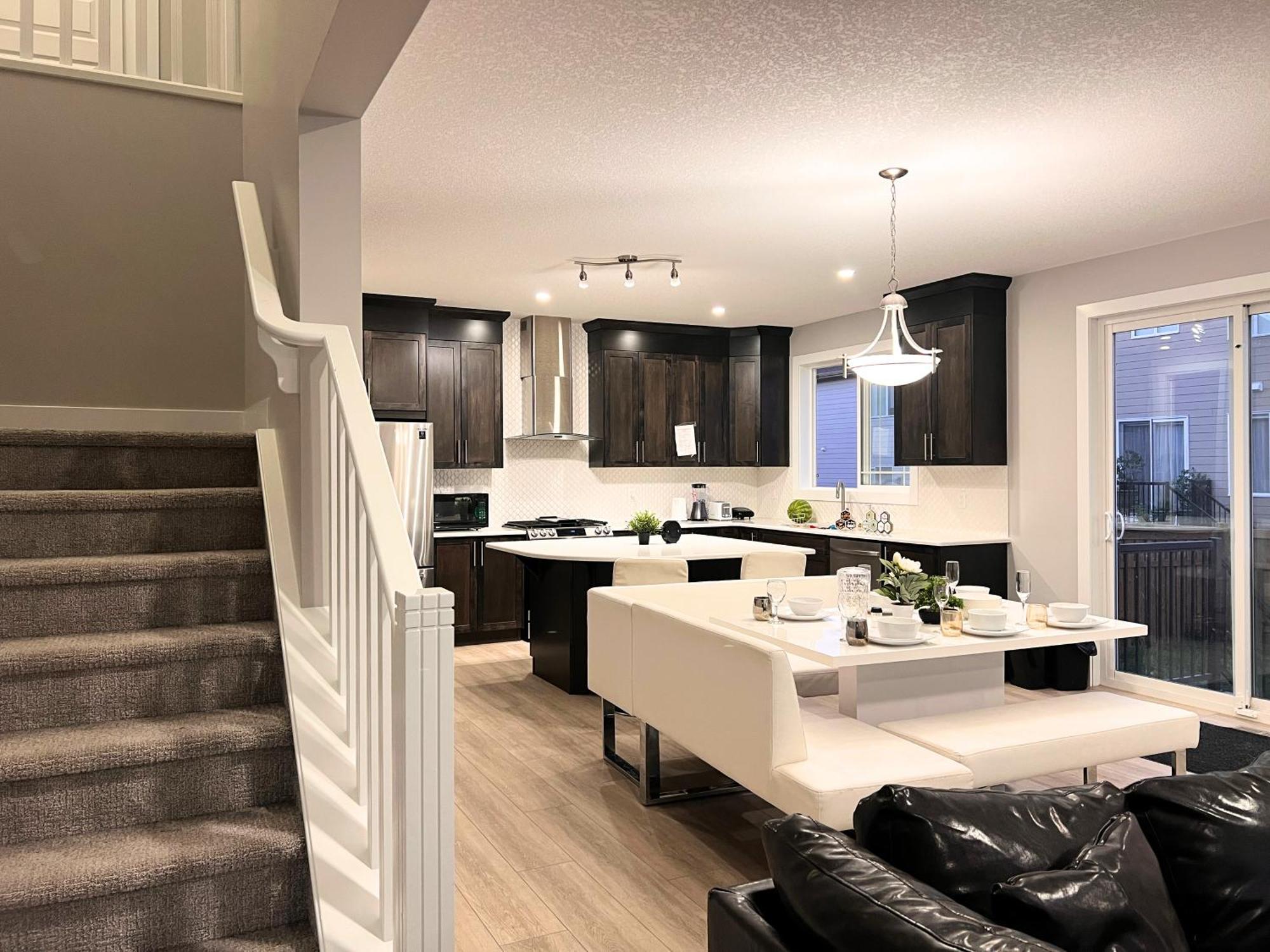 Flowealth Property Luxury Villa Near Lake Netflix Tv Wifi YYC Exterior foto